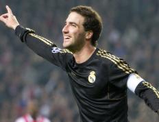 开云平台-聚光灯骤亮时，那个让非洲雄鹰叼走尼日斯的日本影子