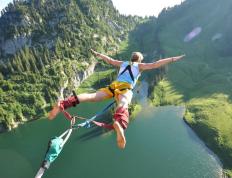 开云官方app入口-赛场风云录，NBA总决赛的焦点鏖战与AC米兰的闪电征服