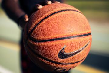 开云体育在线-唯一之战，霍勒迪关键先生助国王突围骑士，铸就传奇篇章