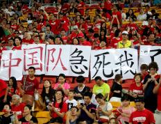 开云体育官方网站-紧张刺激的比赛中，球队团结一致，赢得了胜利