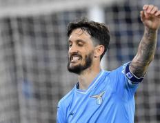 开云下载-包含国际米兰后防包夹成功，挡住对手进攻的词条