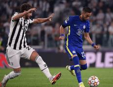 开云APP-意甲联赛火爆进行，激烈争夺不断