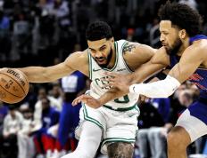 开云体育app-凯尔特人队员心有灵犀，共同努力让球队在强敌面前立于不败之地的简单介绍