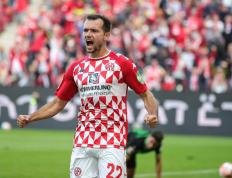 开云APP-勒沃库森战绩起伏不定，主帅开展战术调整