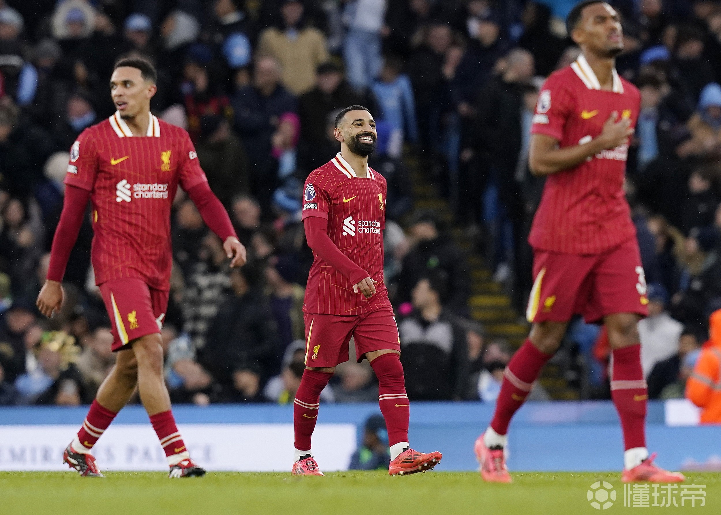 开云体育在线-曼联主场失利,英超争冠形势再起波澜