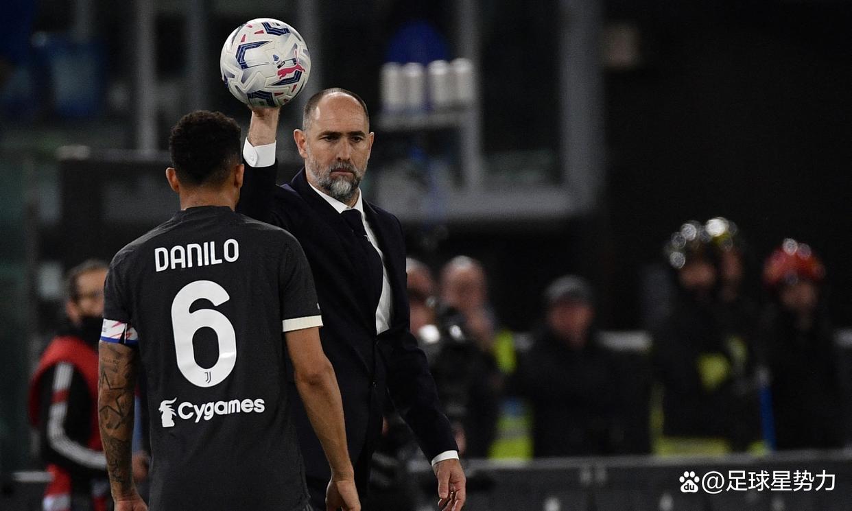 开云APP-尤文图斯主教练神秘示意，球队面临战术调整的简单介绍