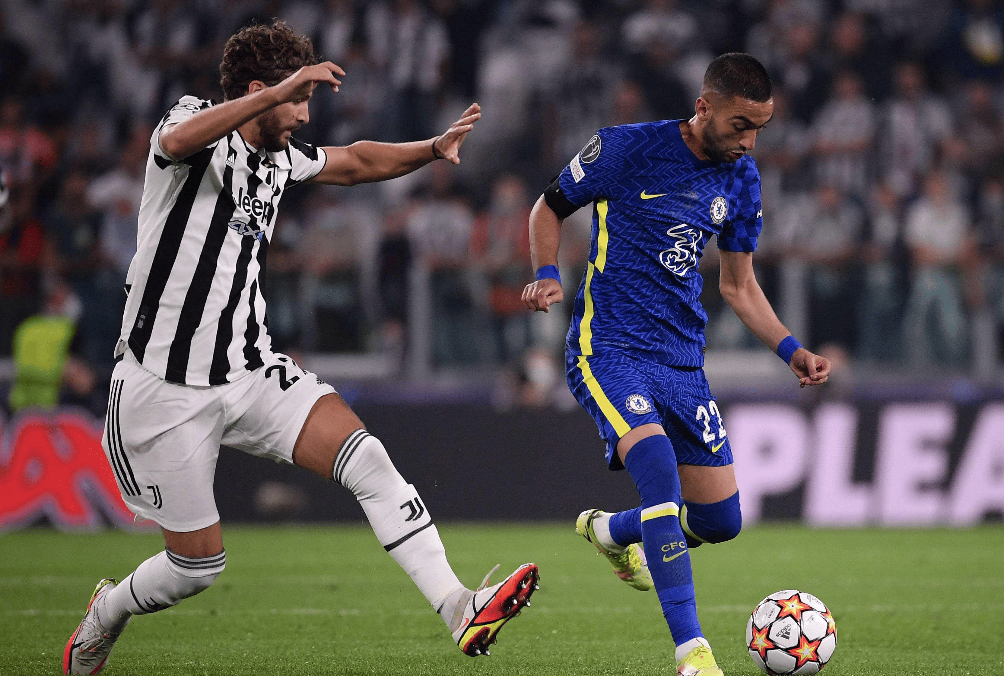 开云APP-意甲联赛火爆进行，激烈争夺不断