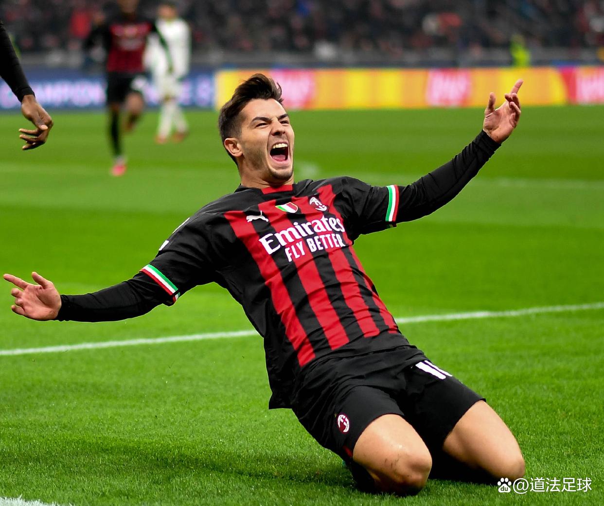 开云体育下载-AC米兰遭遇挑战：罗马城豪强能否逆袭？