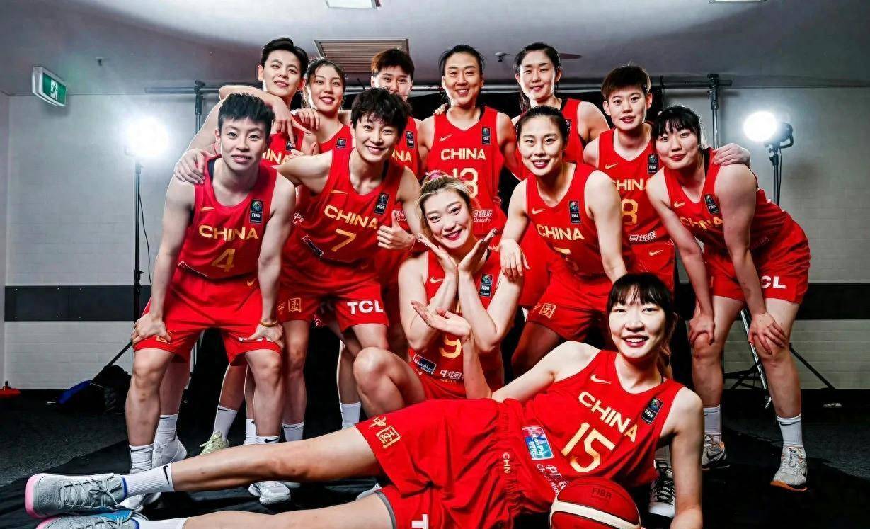 开云官网-亚洲杯小组赛完美收官，劲旅强势晋级