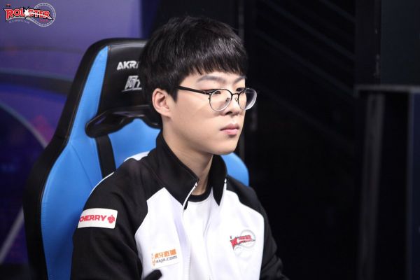 开云体育登录-包含KT横扫CLG，Ming线上压制力十足强强对话四强赛，让粉丝疯狂欢呼的词条