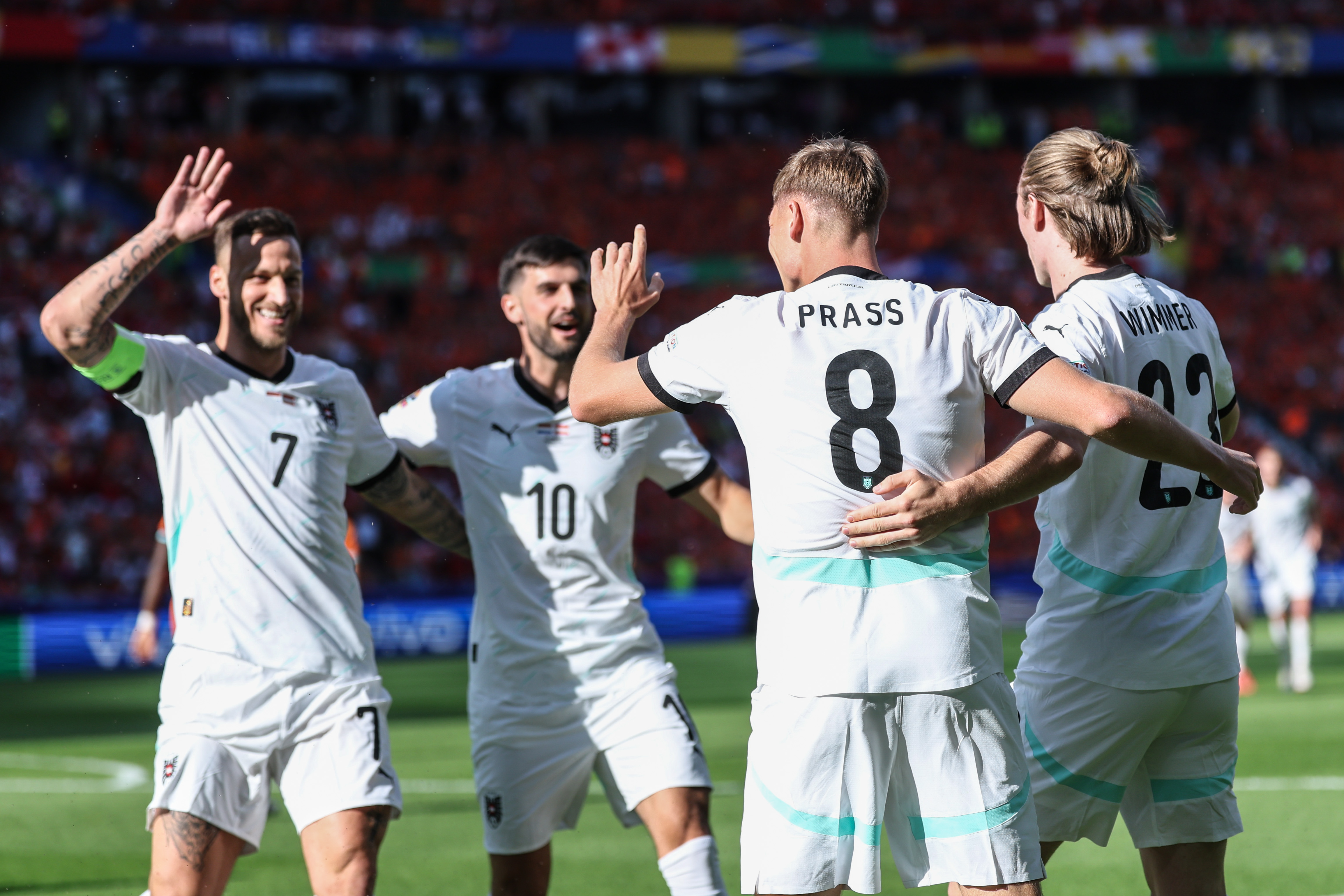 开云体育中国-荷兰队大胜奥地利,晋级16强