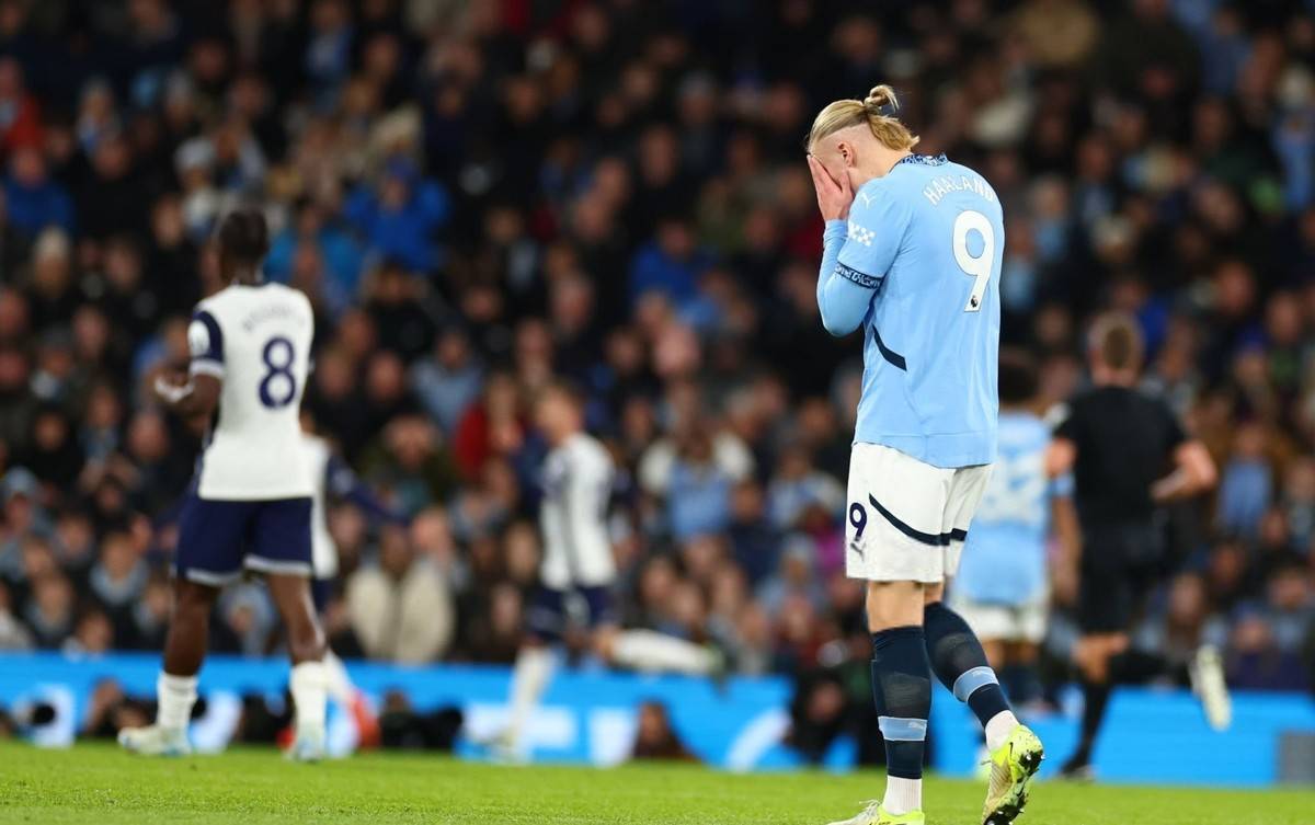 开云体育中国-曼联无缘晋级，球员被淘汰后黯然神伤的简单介绍