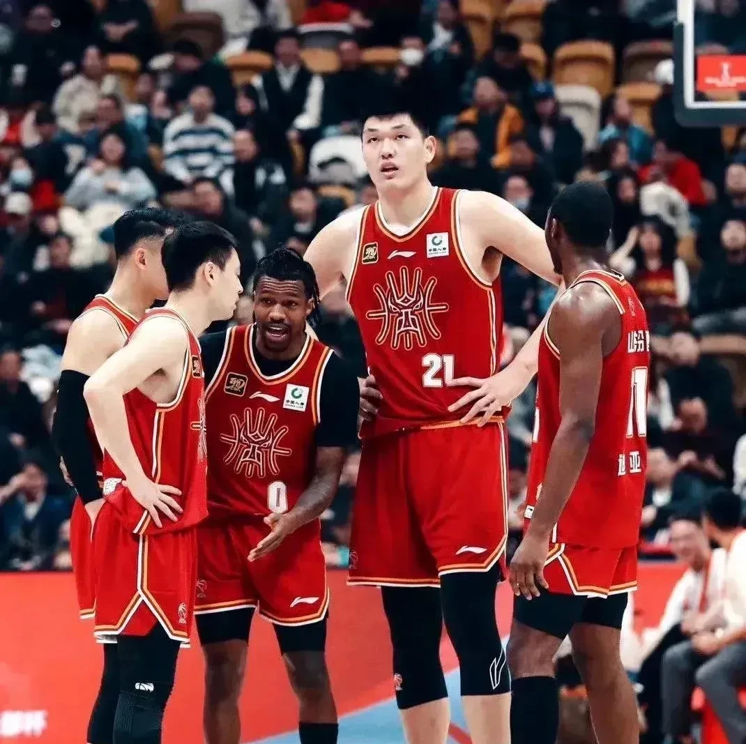 开云APP-河南男篮全队发挥稳定获得双胜